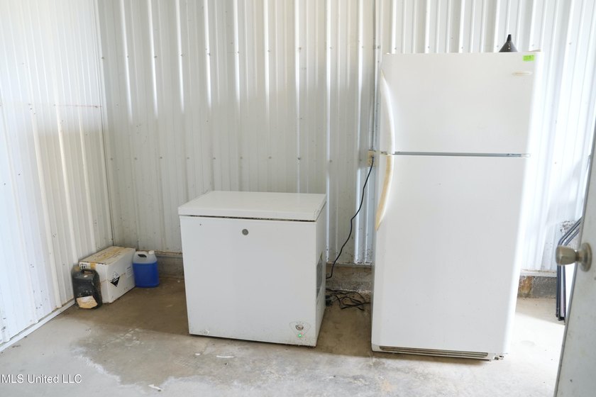 This turnkey modern Poultry Breeder Egg built in 2017 has - photo 19