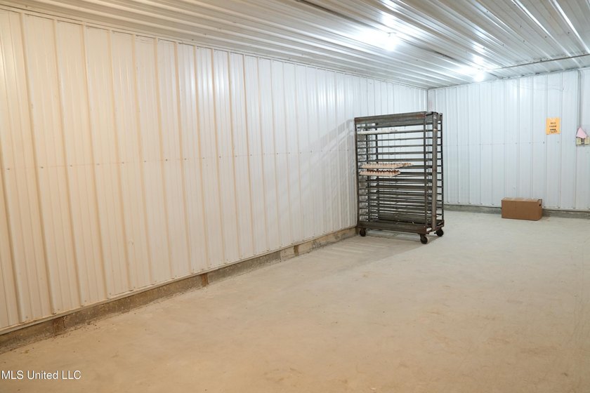 This turnkey modern Poultry Breeder Egg built in 2017 has - photo 20
