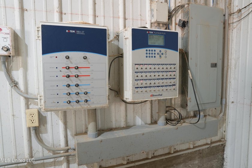 This turnkey modern Poultry Breeder Egg built in 2017 has - photo 24