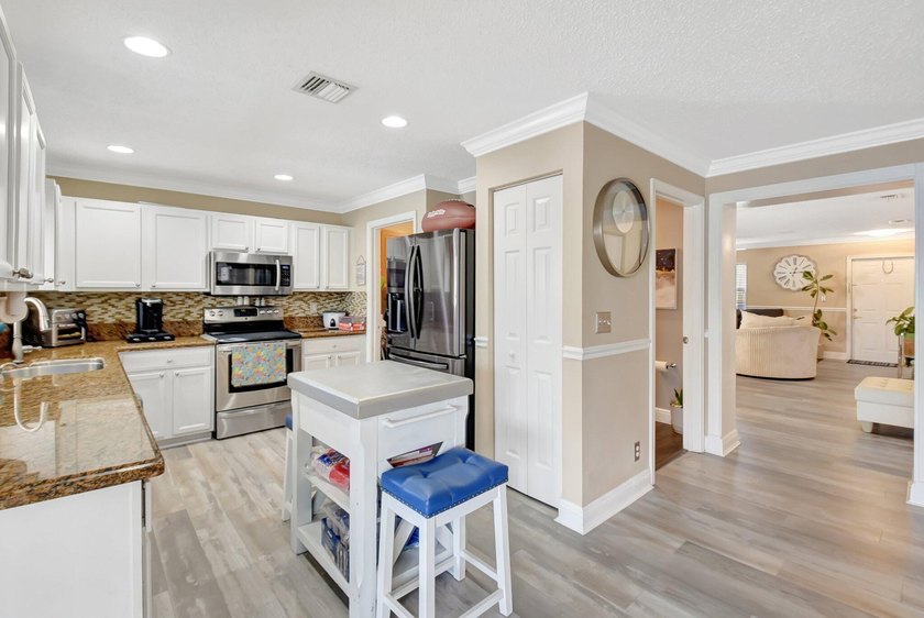 Discover this 2-story, 4-bed, 2.5-bath home w/ 2-car garage - photo 30