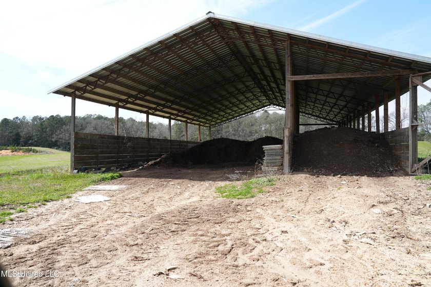 This turnkey modern Poultry Breeder Egg built in 2017 has - photo 31