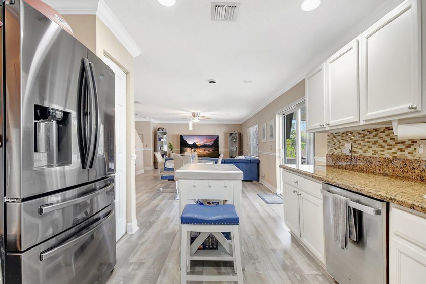 Discover this 2-story, 4-bed, 2.5-bath home w/ 2-car garage - photo 34