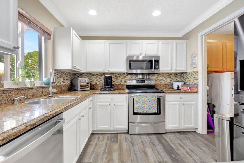 Discover this 2-story, 4-bed, 2.5-bath home w/ 2-car garage - photo 36