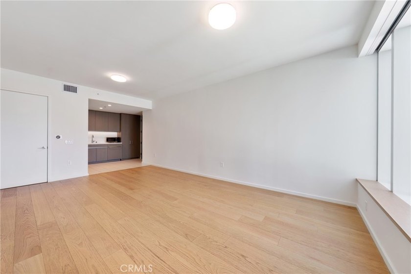 Welcome to 889 Francisco St 1210, a stylish 1-bedroom, 1-bath - photo 6