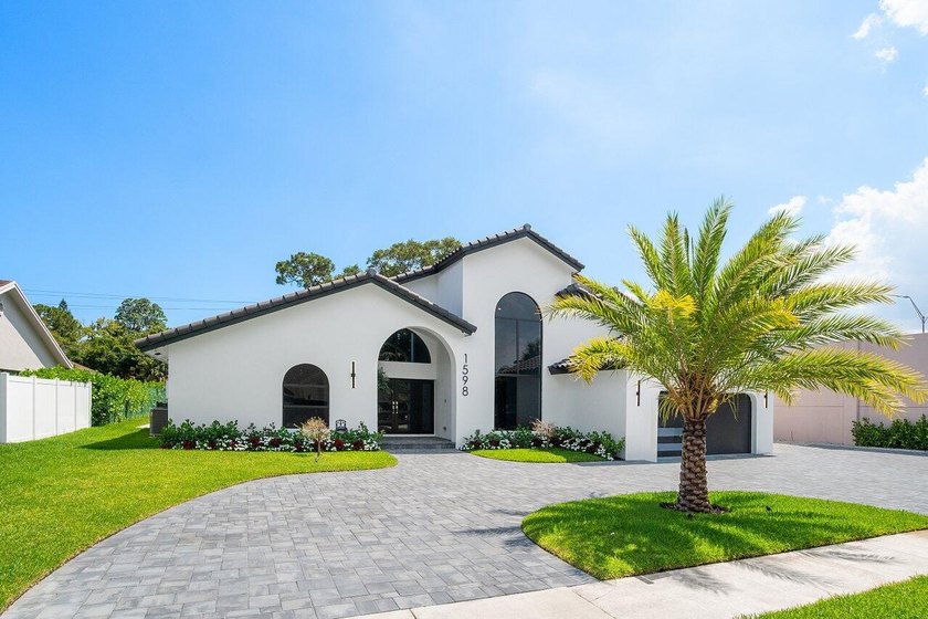 Located in the highly desirable Palm Beach Farms neighborhood &amp; - photo 2