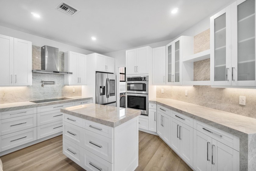 Located in the highly desirable Palm Beach Farms neighborhood &amp; - photo 8