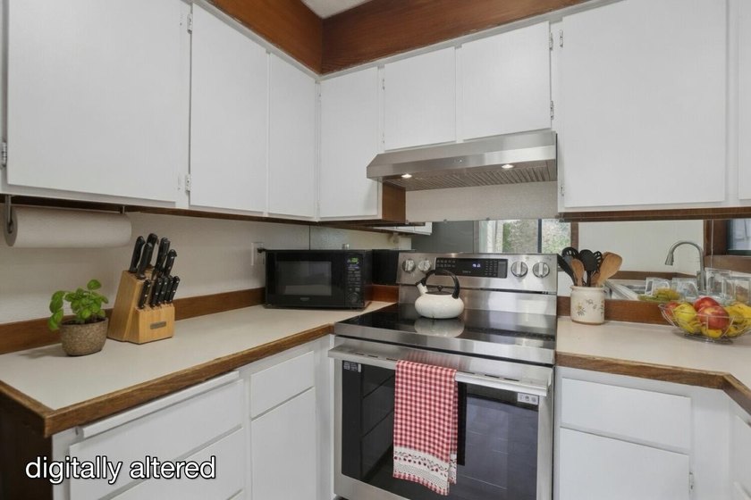 Situated in the secure oasis of Pacific Terrace, this spacious - photo 4