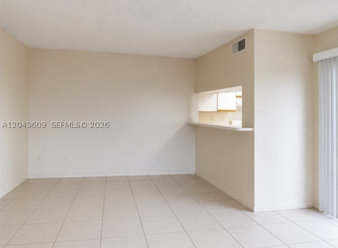 Welcome to this spacious 2-bedroom, 2-bathroom first-floor unit - photo 3