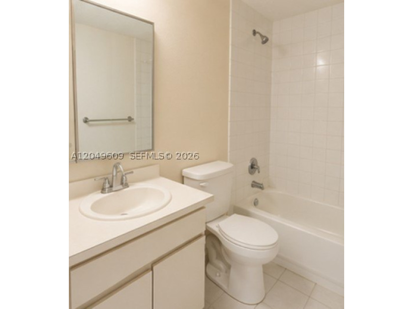 Welcome to this spacious 2-bedroom, 2-bathroom first-floor unit - photo 5