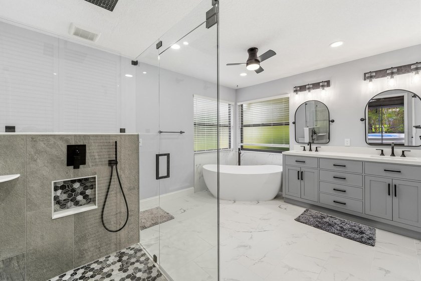 Beautifully updated 3-bedroom, 2-bath home with a 2-car garage - photo 9