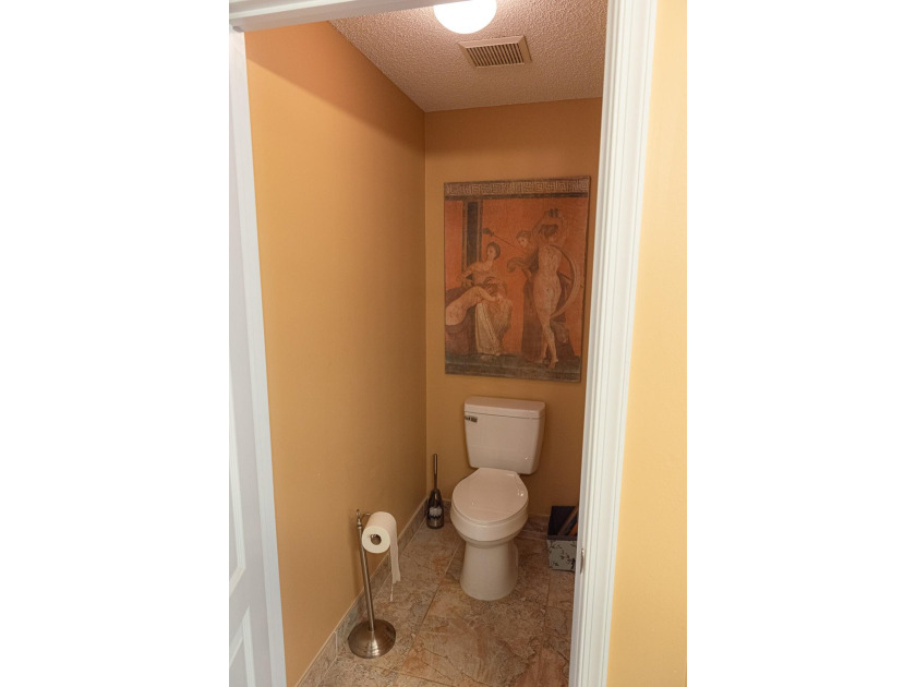 Beautiful 3BR/2BA home with 2-car garage located in the gated - photo 12