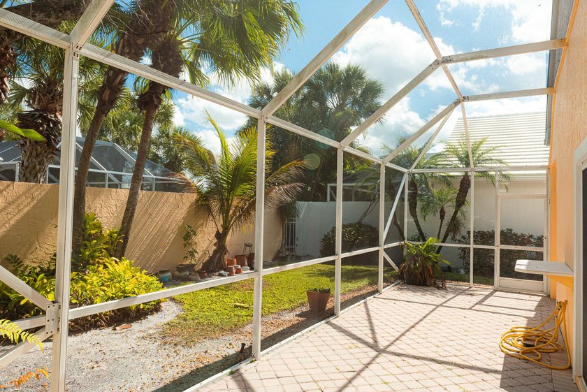 Beautiful 3BR/2BA home with 2-car garage located in the gated - photo 23