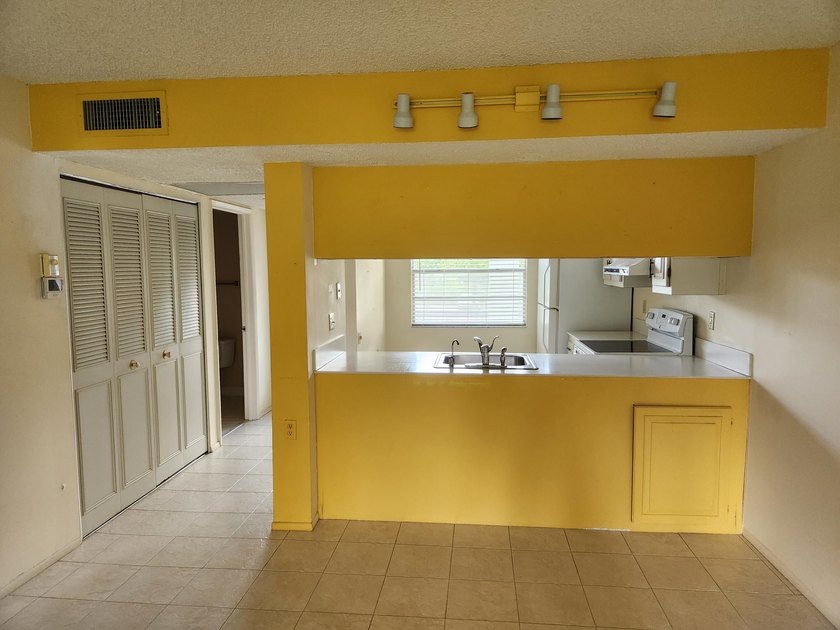 Wynmoor awaits! Grab your opportunity to own a condo in one of - photo 10
