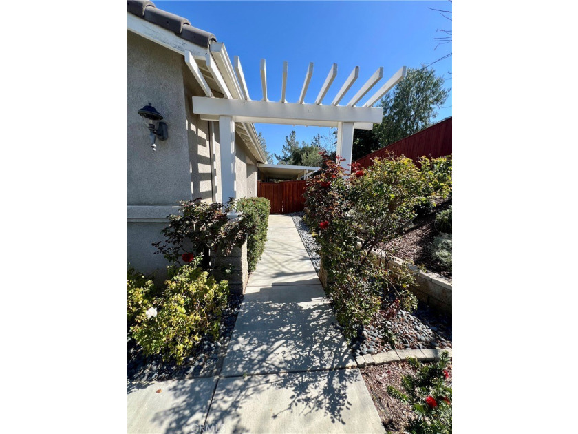 This home is gorgeous, upgraded, and a turnkey for new owners - photo 3
