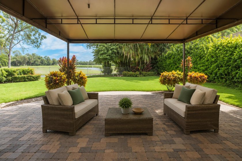 Welcome to this single-story waterfront residence in the - photo 27