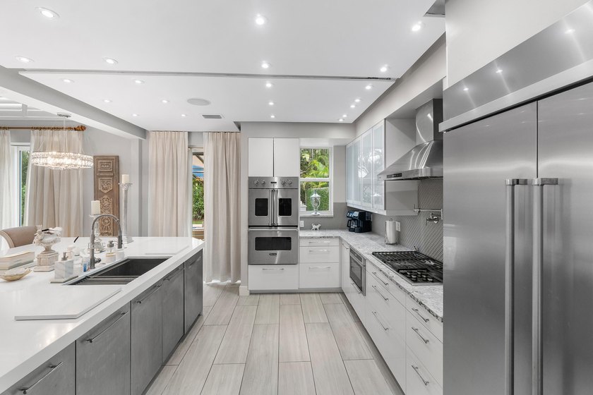 Welcome to this exceptional, fully upgraded 3-bedroom, 3.5-bath - photo 10