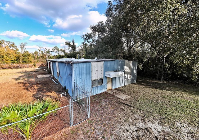 It's rare to find a commercial site this close to town that's - photo 3