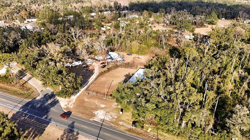 It's rare to find a commercial site this close to town that's - photo 7
