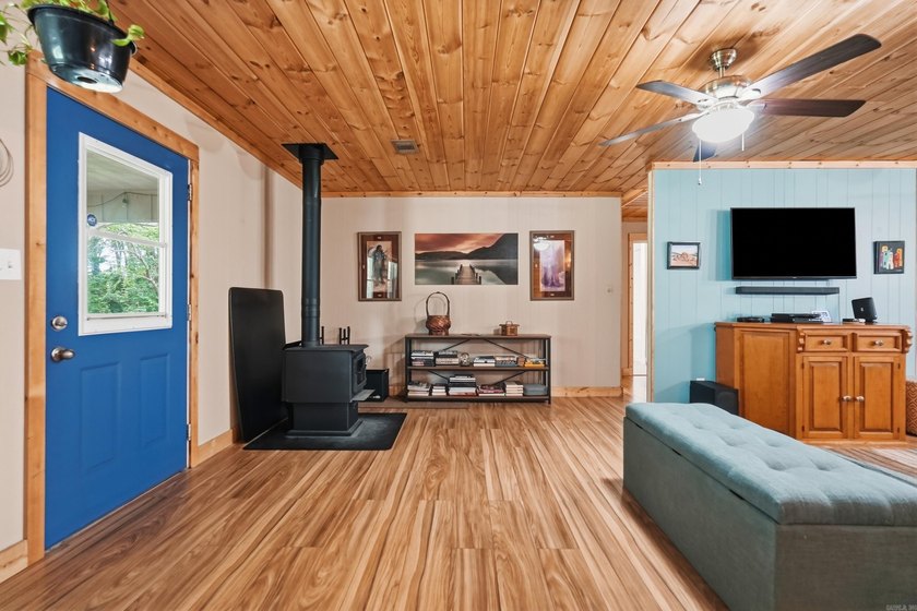 Super Cute Home only 3 miles from Shiloh Marina, sits on 3 level - photo 15