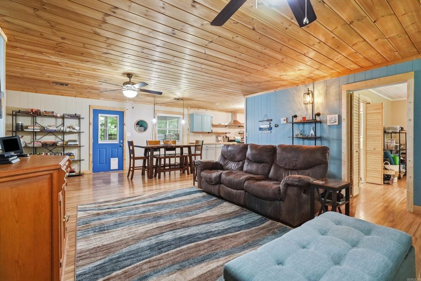 Super Cute Home only 3 miles from Shiloh Marina, sits on 3 level - photo 16