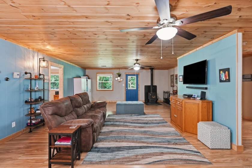 Super Cute Home only 3 miles from Shiloh Marina, sits on 3 level - photo 17