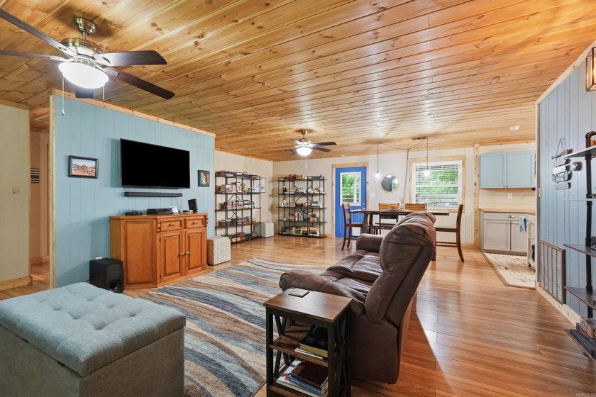 Super Cute Home only 3 miles from Shiloh Marina, sits on 3 level - photo 19