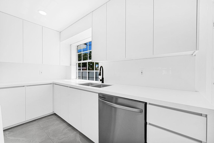 Discover Your Dream Home in Kendall! This fully renovated - photo 19