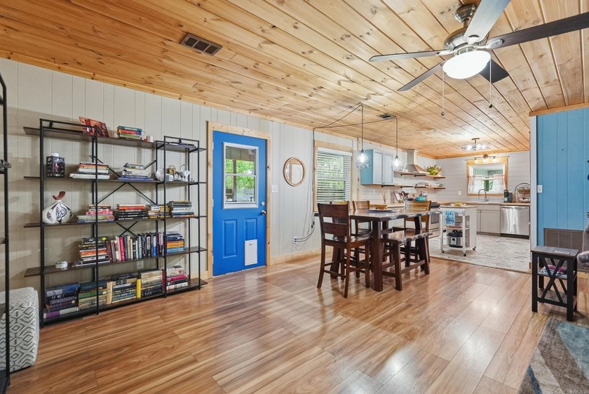 Super Cute Home only 3 miles from Shiloh Marina, sits on 3 level - photo 25