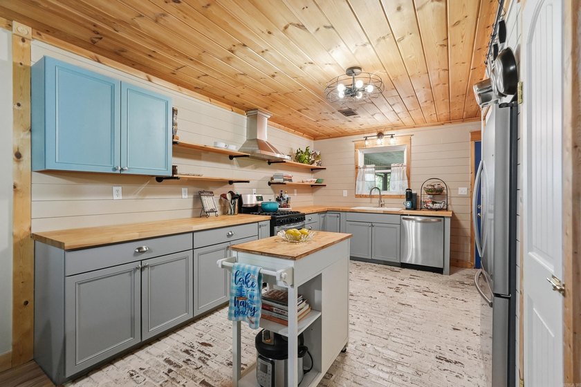 Super Cute Home only 3 miles from Shiloh Marina, sits on 3 level - photo 27