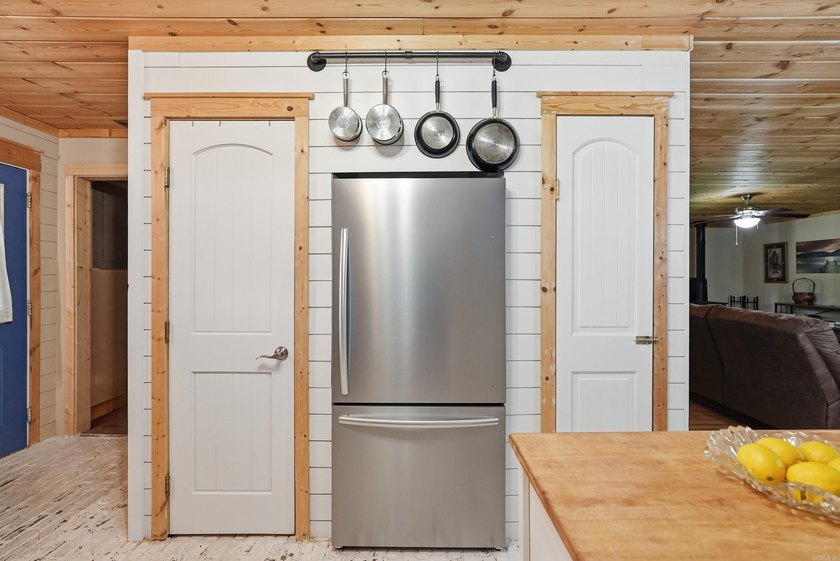 Super Cute Home only 3 miles from Shiloh Marina, sits on 3 level - photo 30
