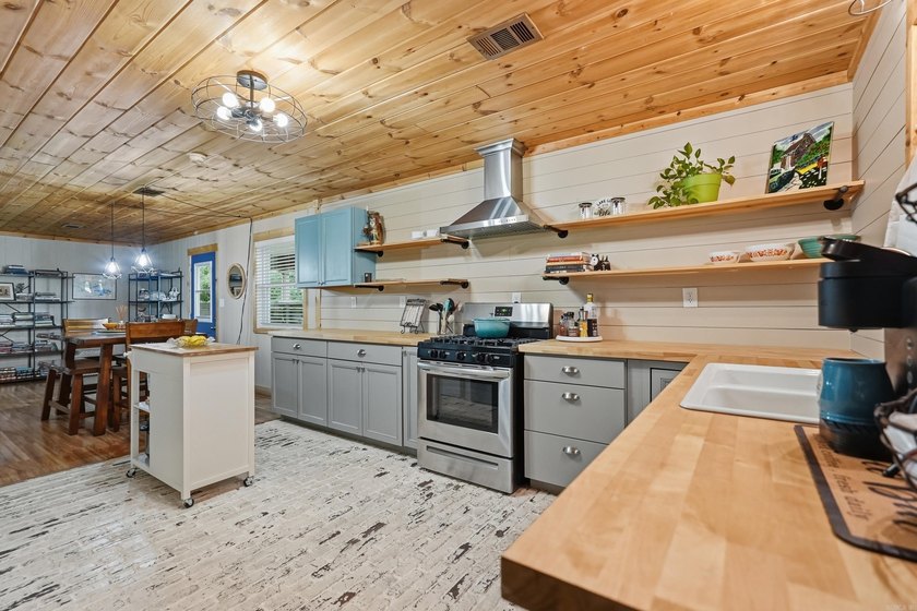 Super Cute Home only 3 miles from Shiloh Marina, sits on 3 level - photo 31