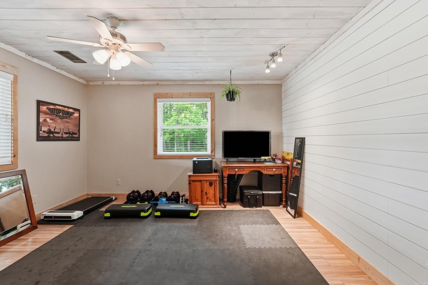 Super Cute Home only 3 miles from Shiloh Marina, sits on 3 level - photo 43