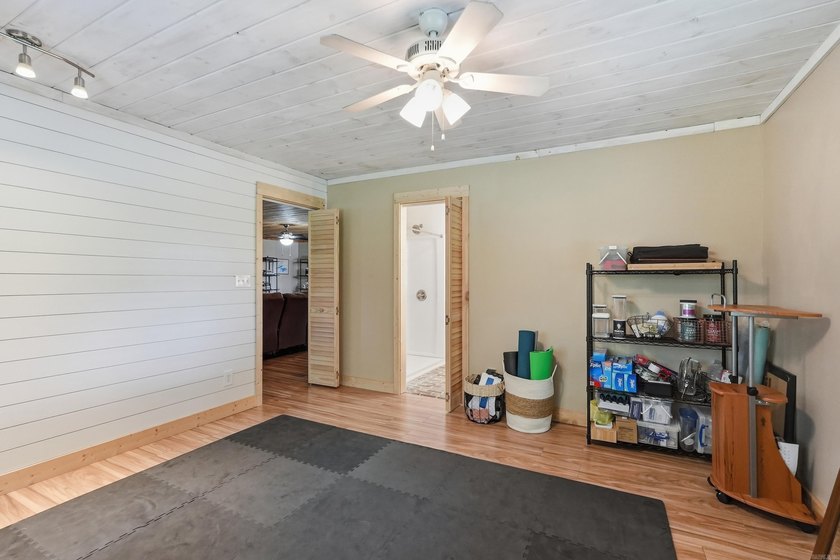 Super Cute Home only 3 miles from Shiloh Marina, sits on 3 level - photo 45
