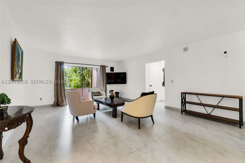 Welcome to this beautifully updated 3-bedroom, 2-bathroom corner - photo 3