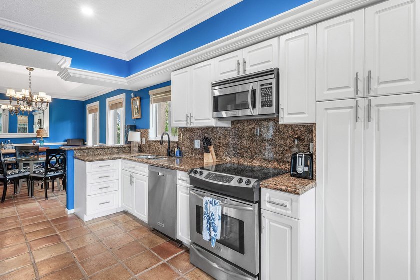 Are you looking for a renovated 1st floor corner unit condo in - photo 9