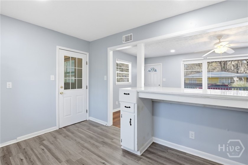 This charming home shines with new carpet, new LVP flooring, and - photo 8