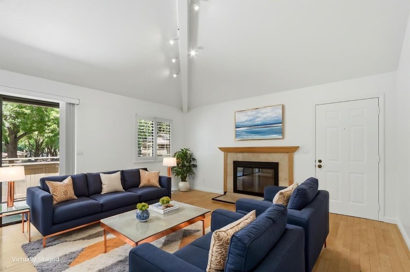 Stunning condo located in one of the most desirable locations in - photo 2