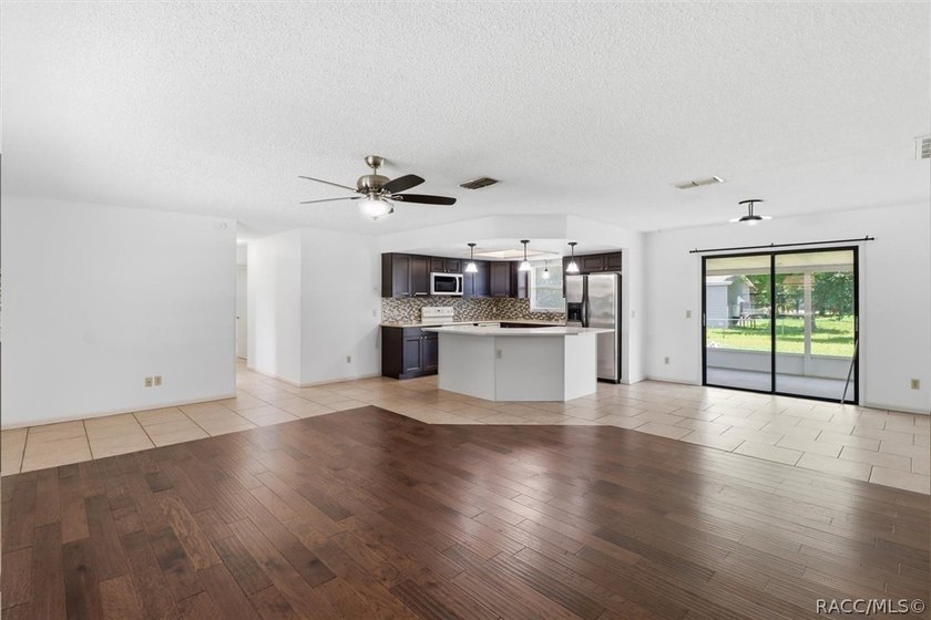 Discover comfortable Florida living in this 2-bedroom - photo 11