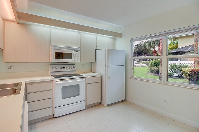 Tranquil 2-story townhouse featuring a bright, open floor plan - photo 11