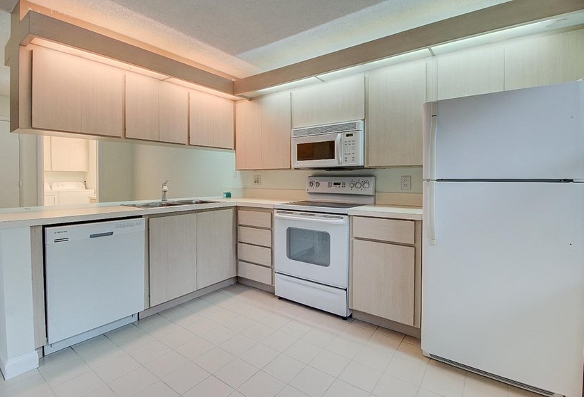 Tranquil 2-story townhouse featuring a bright, open floor plan - photo 12