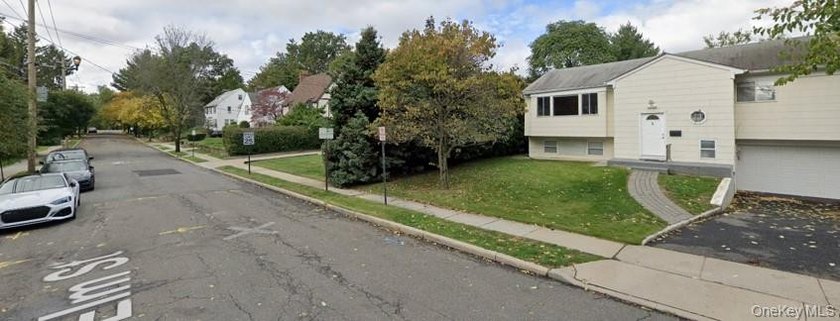 Great Neck Estates Sunny South Facing Sunny Hi-Ranch! Open Floor - photo 13
