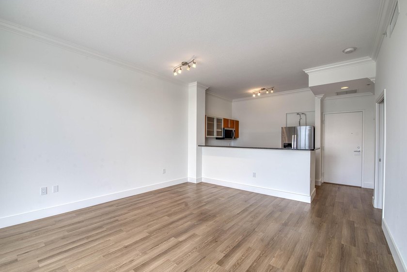 Beautifully updated corner-unit penthouse just steps to the - photo 13