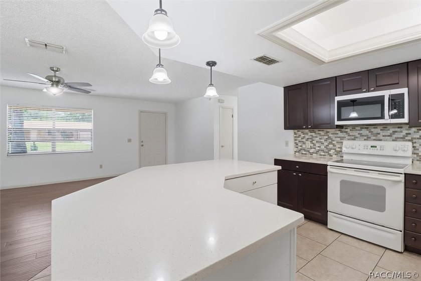 Discover comfortable Florida living in this 2-bedroom - photo 14