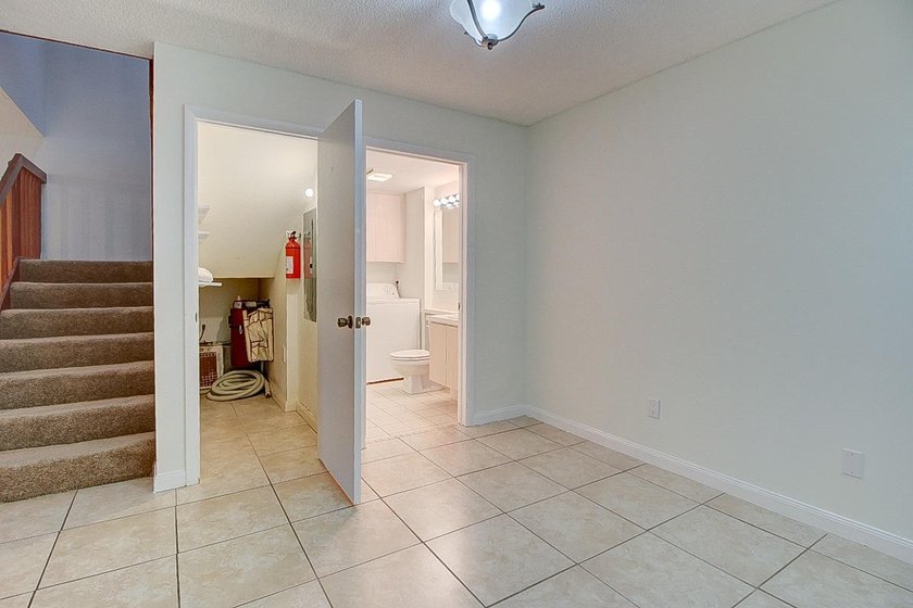 Tranquil 2-story townhouse featuring a bright, open floor plan - photo 14