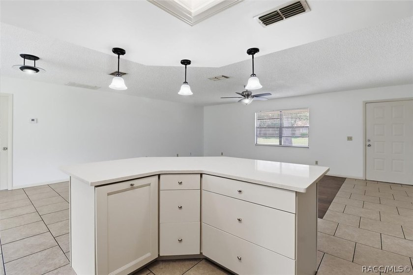 Discover comfortable Florida living in this 2-bedroom - photo 17