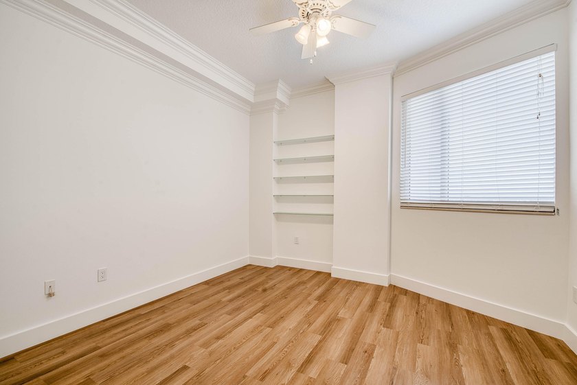 Beautifully updated corner-unit penthouse just steps to the - photo 18