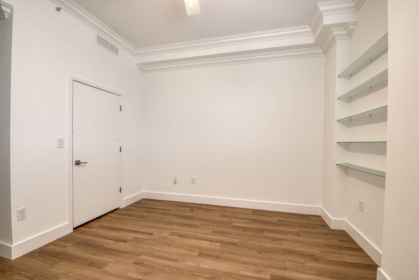 Beautifully updated corner-unit penthouse just steps to the - photo 19