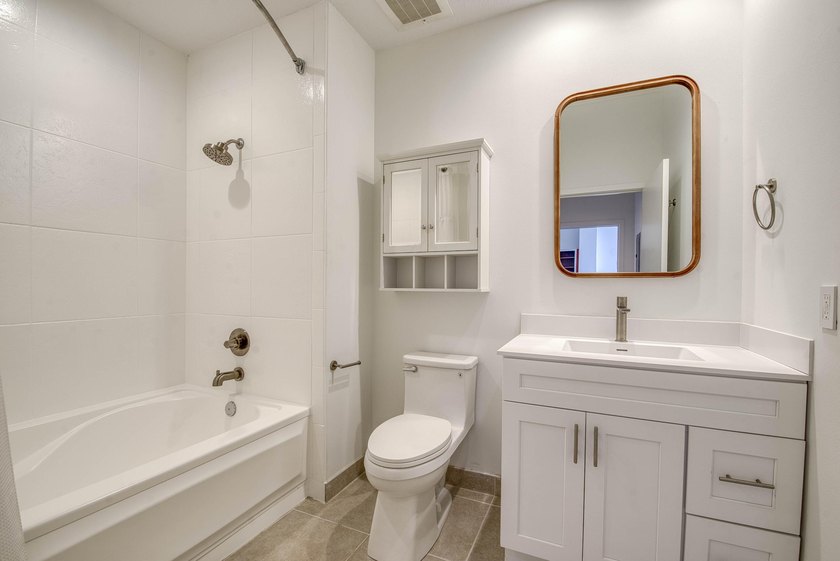 Beautifully updated corner-unit penthouse just steps to the - photo 20