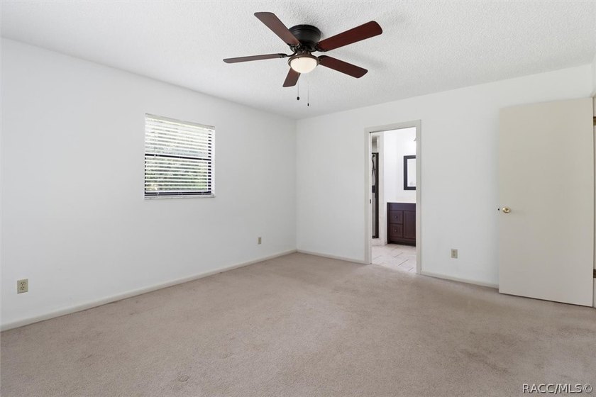 Discover comfortable Florida living in this 2-bedroom - photo 22
