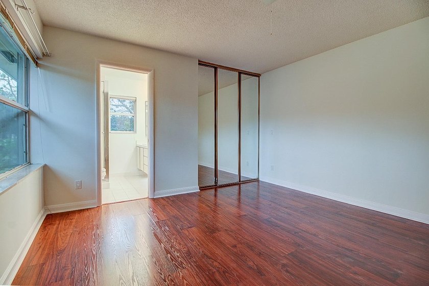 Tranquil 2-story townhouse featuring a bright, open floor plan - photo 22